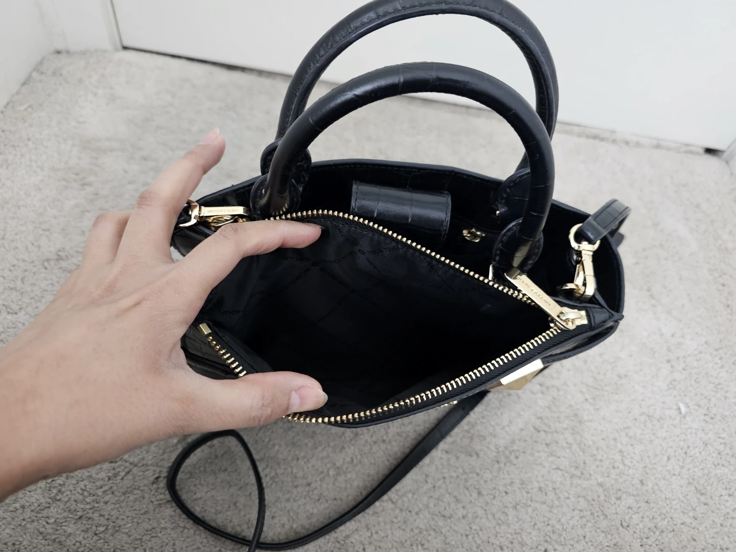Authentic Michael Kors Black Croc Embossed Leather Handbag - photo 4