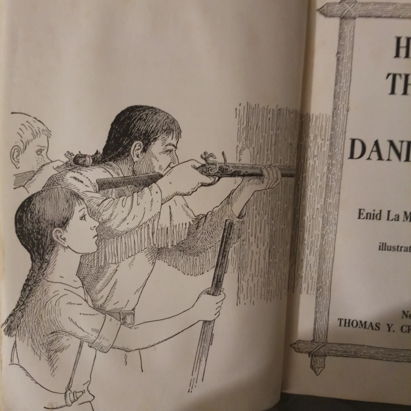Holding the Fort with Daniel Boone by Enid La Monte Meadowcroft - photo 3