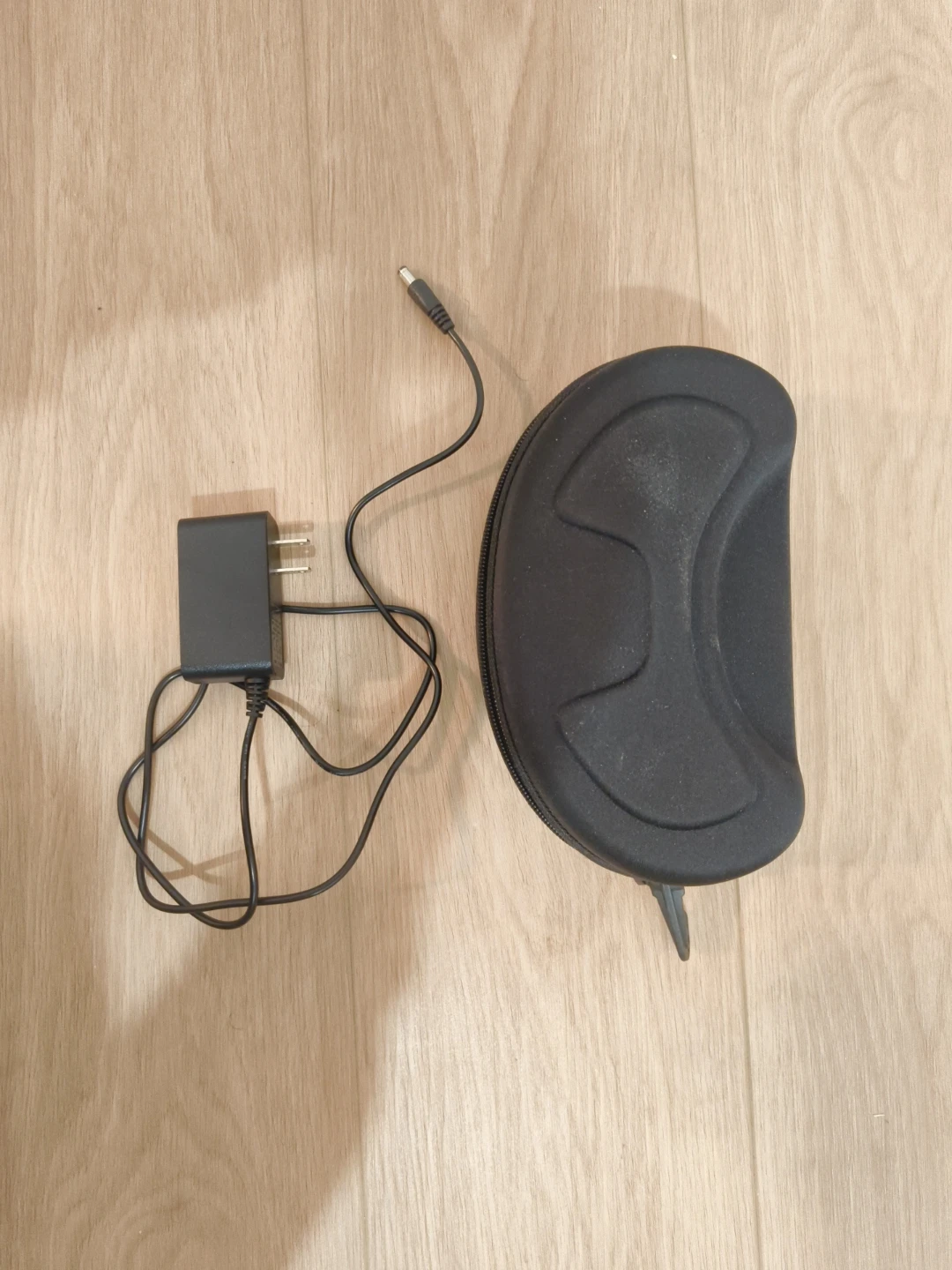 White Mini Projector with Remote and Case - photo 4