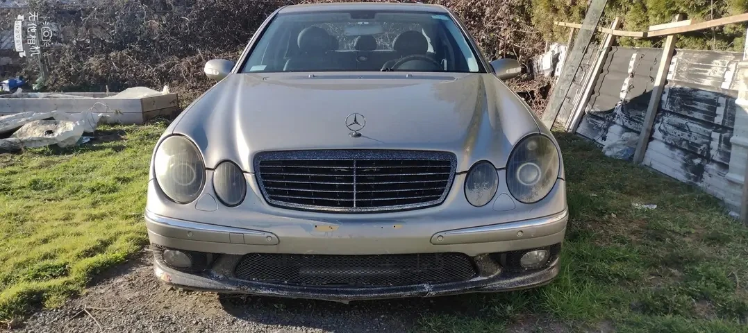 Mercedes-Benz E500 Sedan