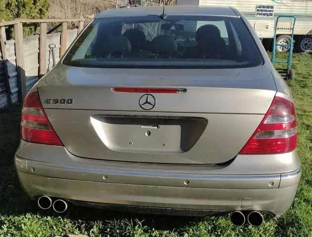 Mercedes-Benz E500 Sedan - photo 4
