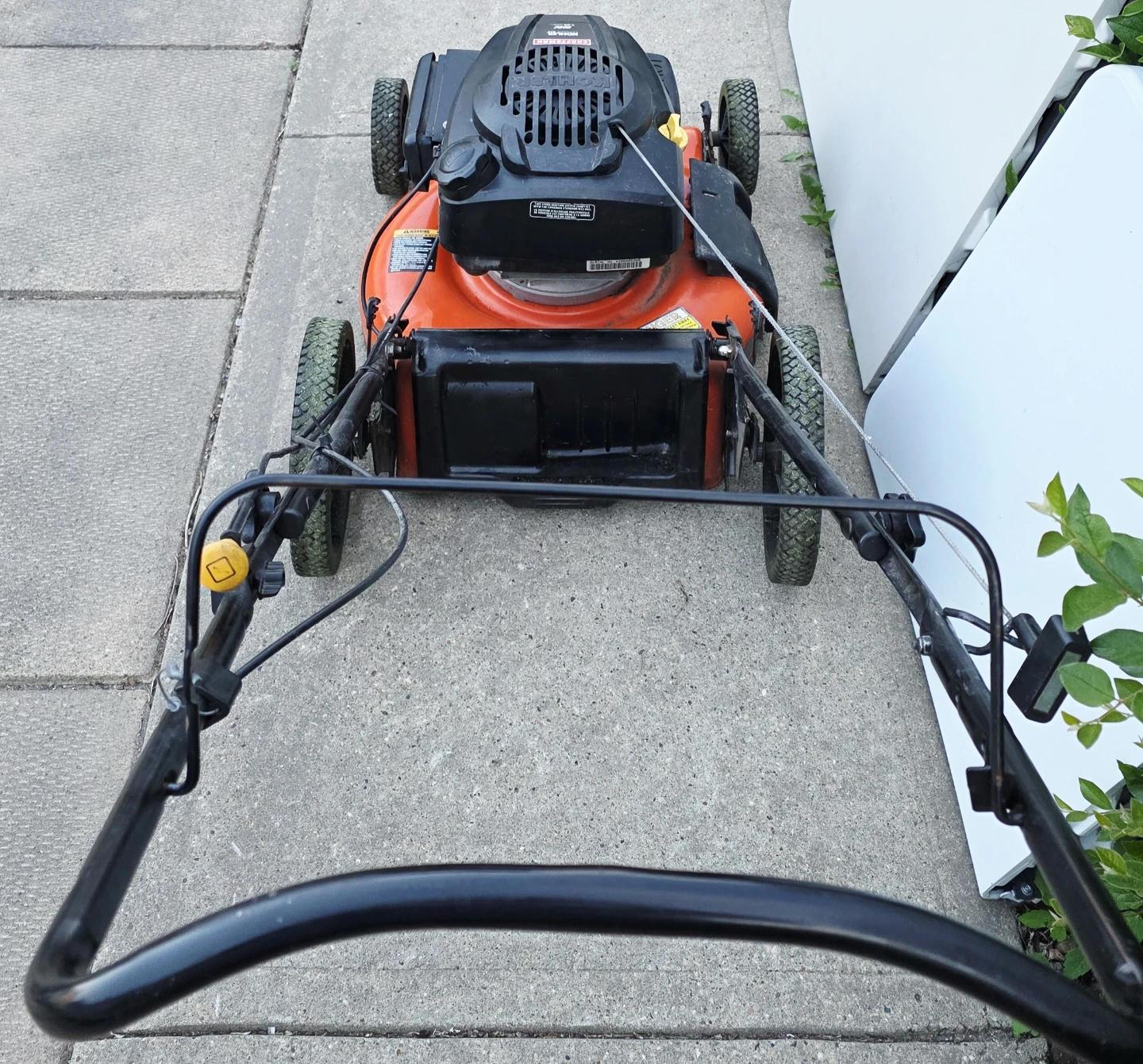 Craftsman Lawn Mower, working, in Millwoods - photo 3