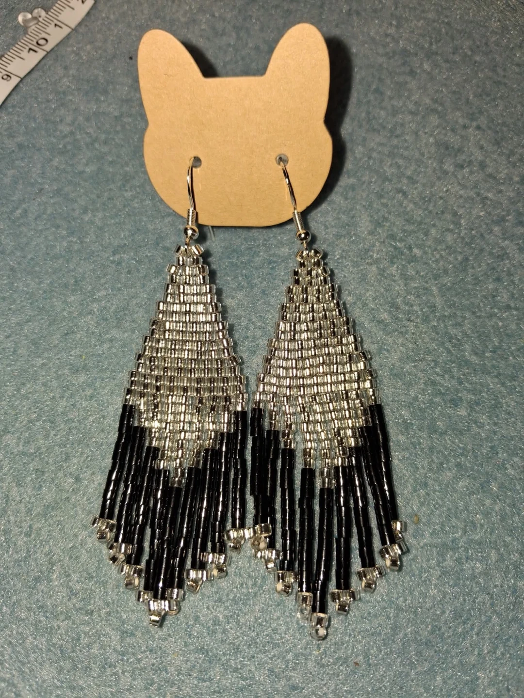 HANDMADE metallic silver and black beaded fringe earrings! 📐 - photo 3