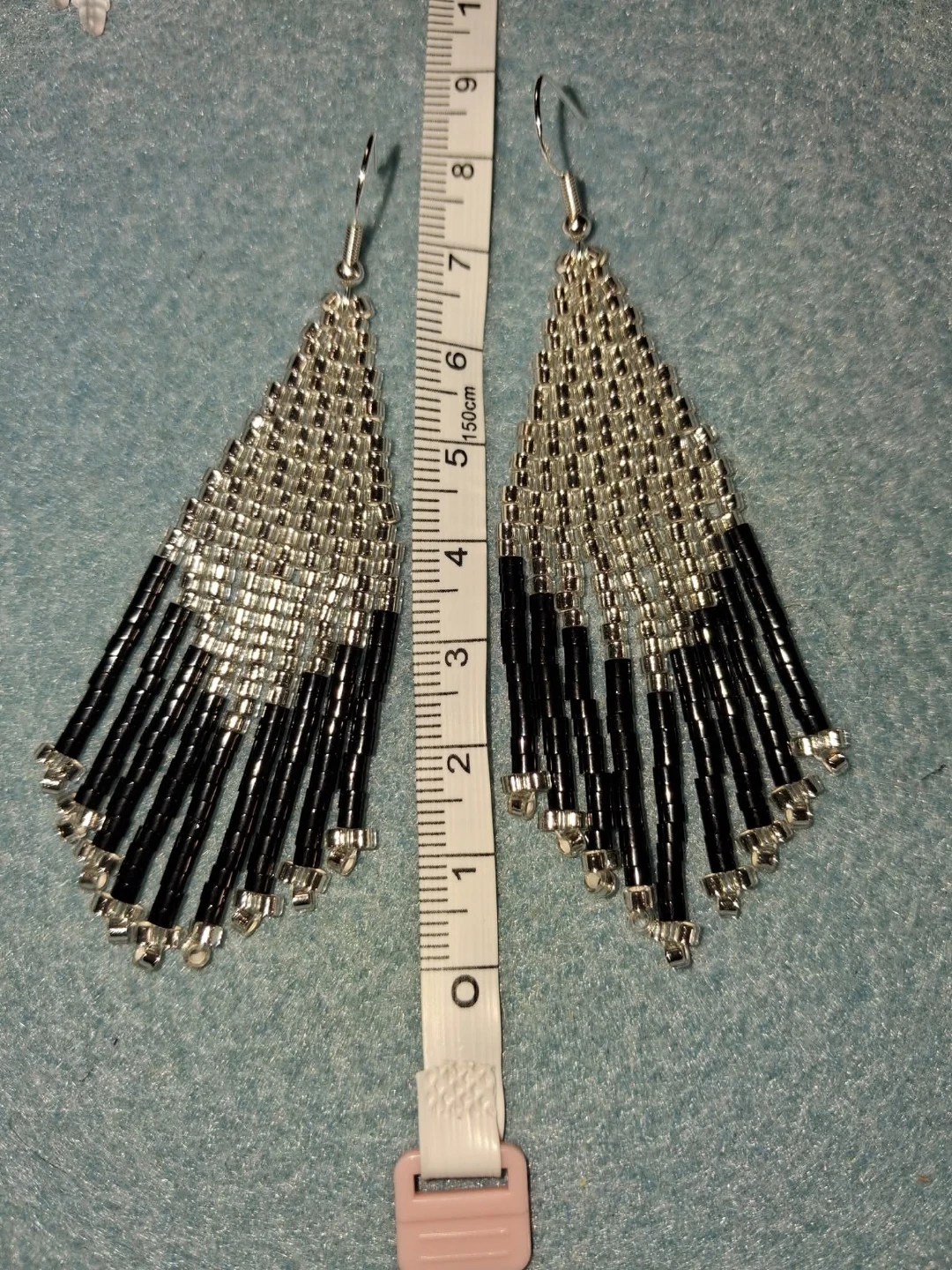 HANDMADE metallic silver and black beaded fringe earrings! 📐 - photo 4