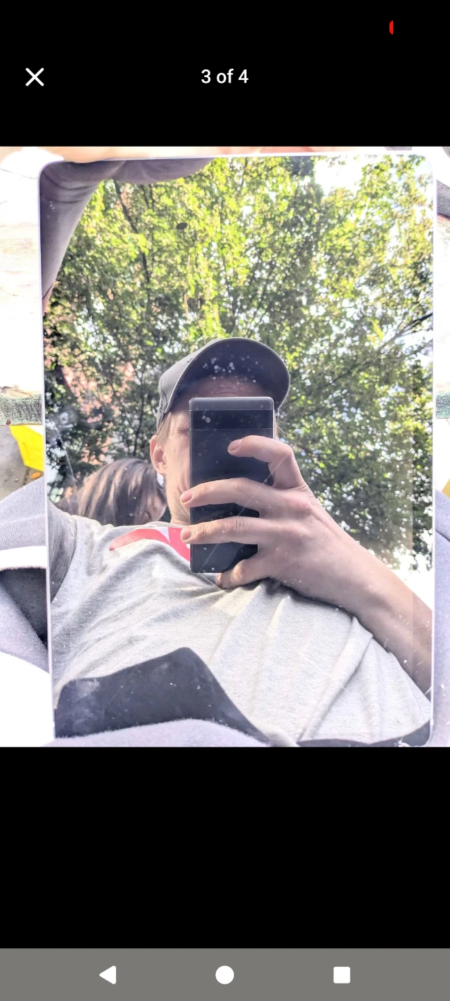 Samsung tab lite 10th gen - 128gb -tiny  hairline crack - photo 3