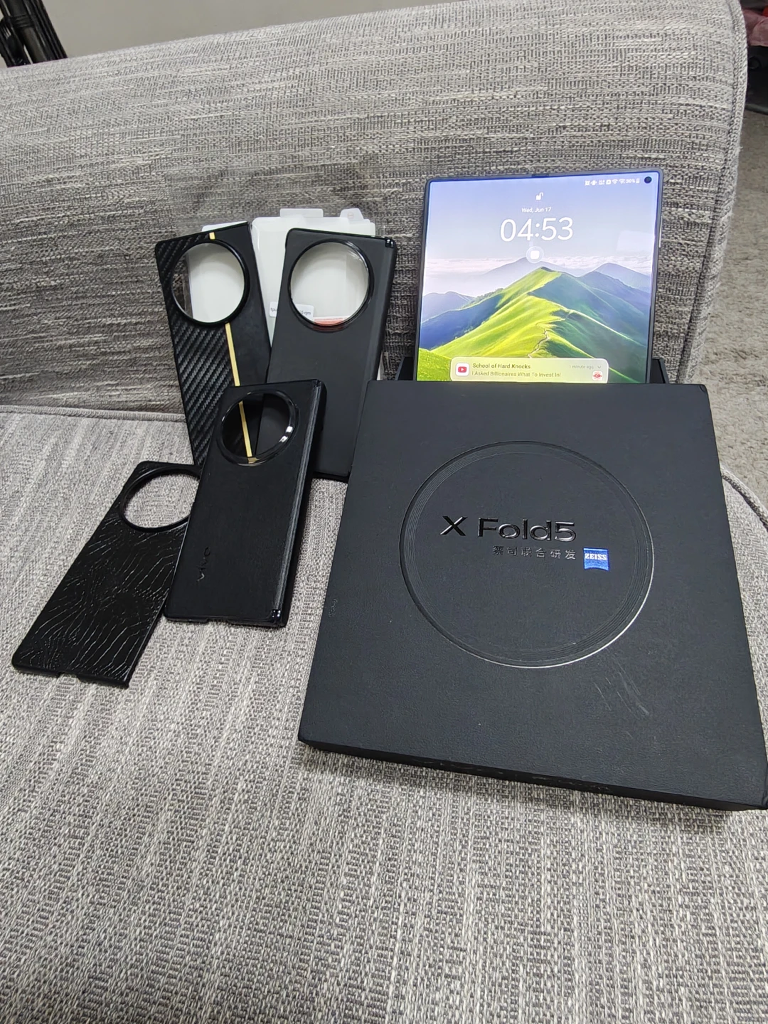 Vivo X Fold5 Smartphone with Zeiss Optics - photo 3