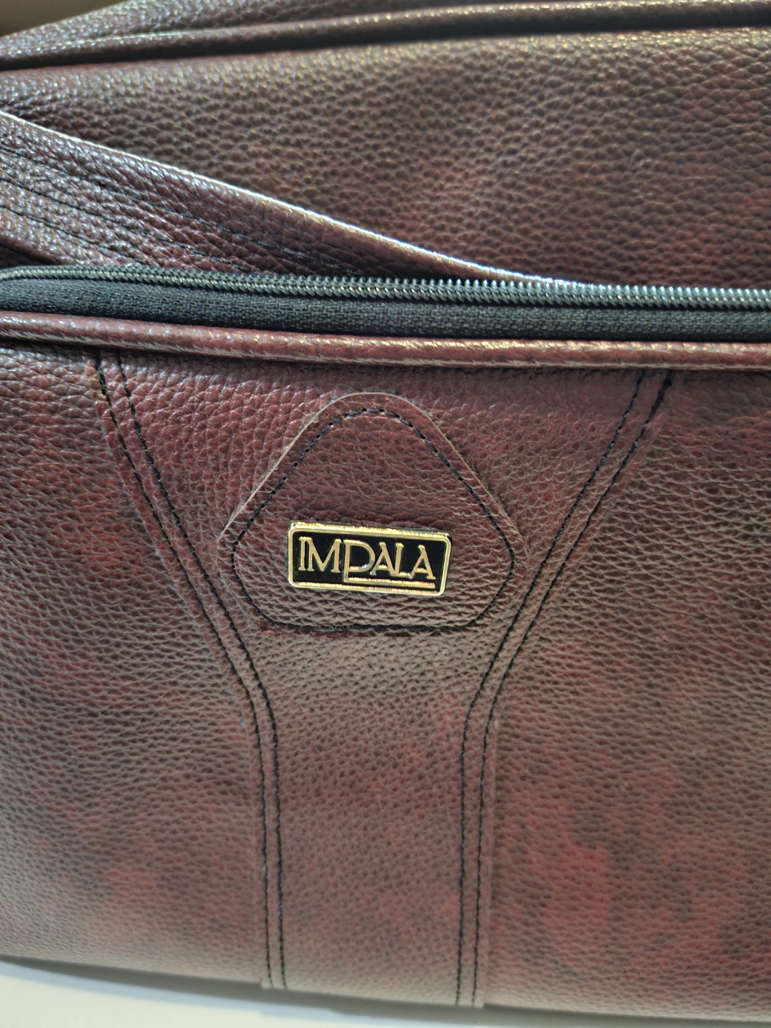 Impala Vintage Burgundy Faux Leather Travel Bag - photo 2