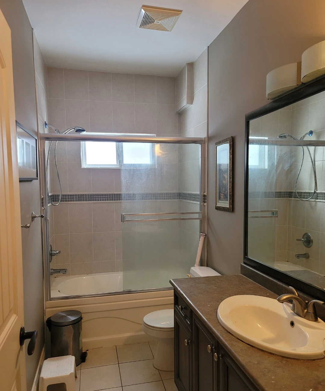 One bedroom rent with bedroom. - photo 2