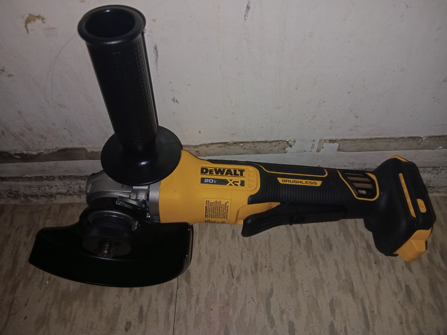 DEWALT 20V MAX XR Brushless Angle Grinder - photo 4