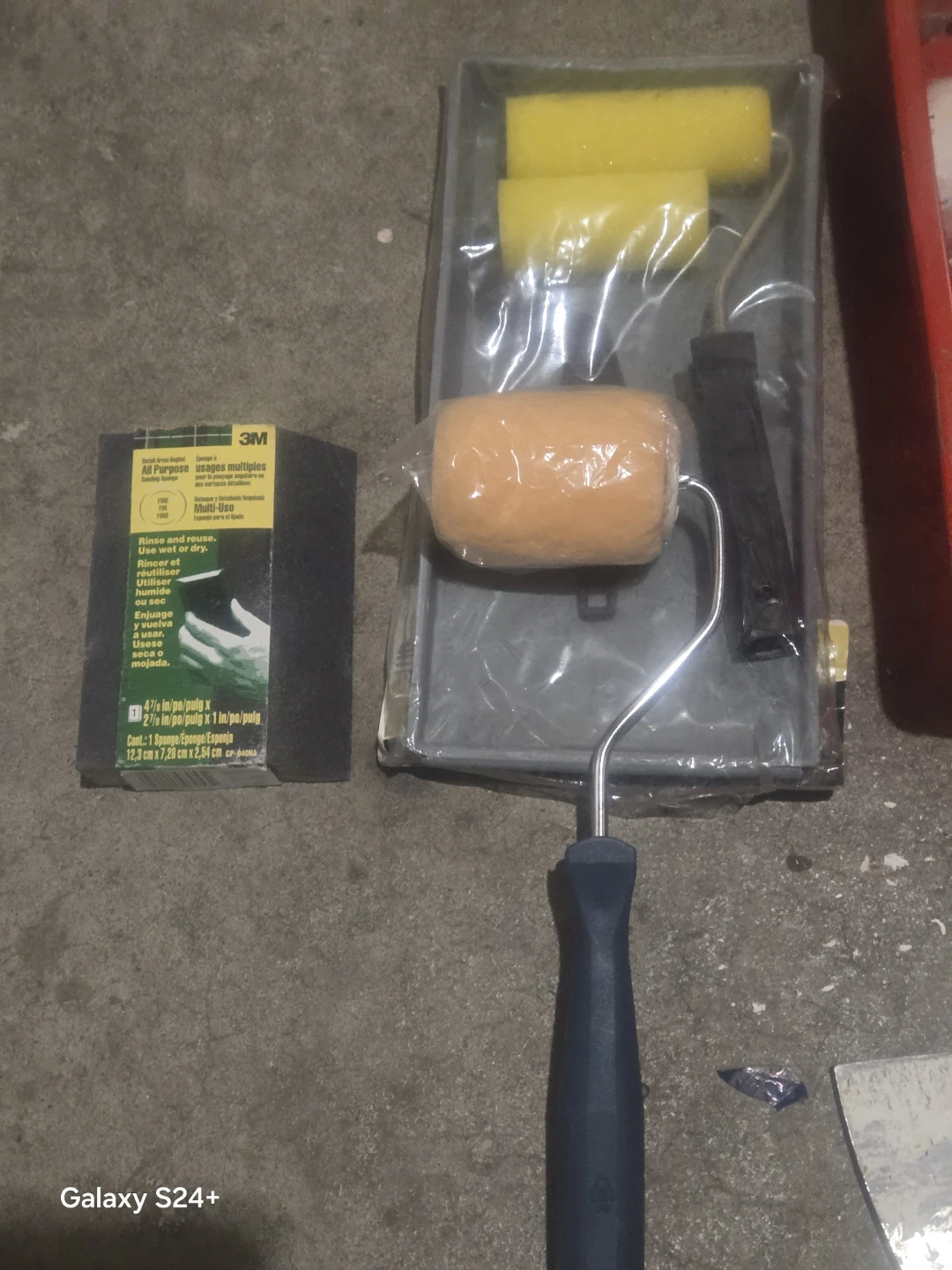 Paint Roller Set with Scrapers and Sandpaper - photo 2