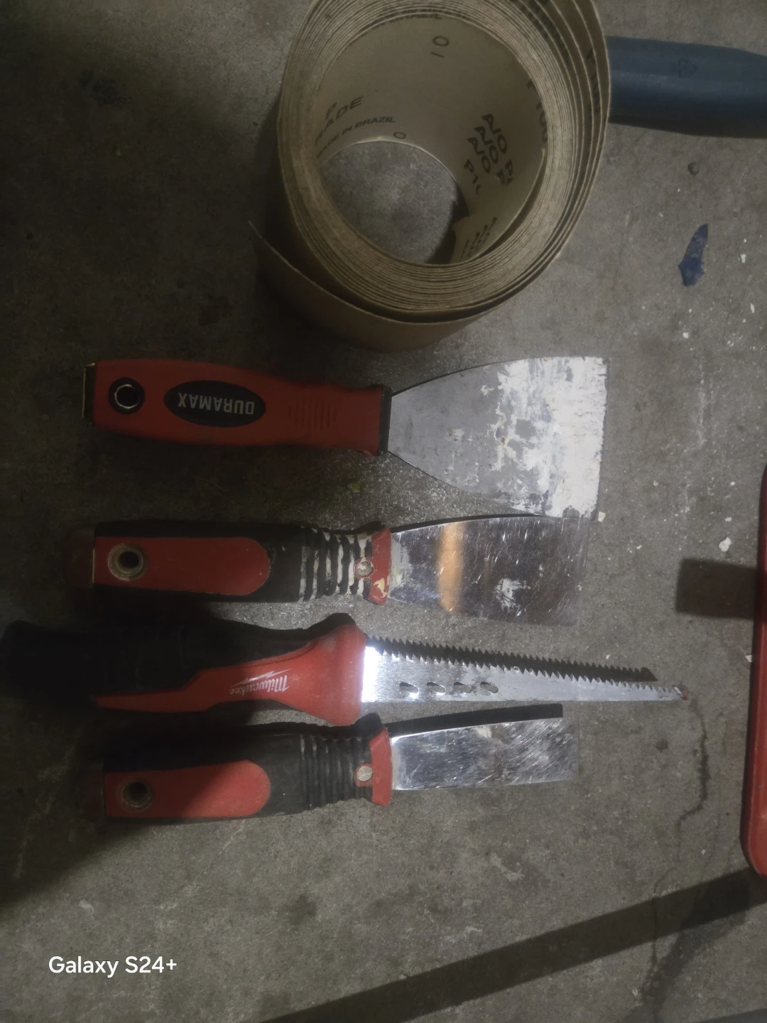 Paint Roller Set with Scrapers and Sandpaper - photo 3