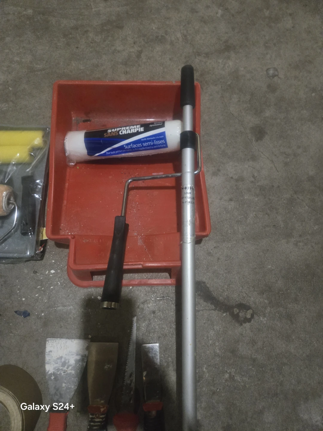 Paint Roller Set with Scrapers and Sandpaper - photo 4