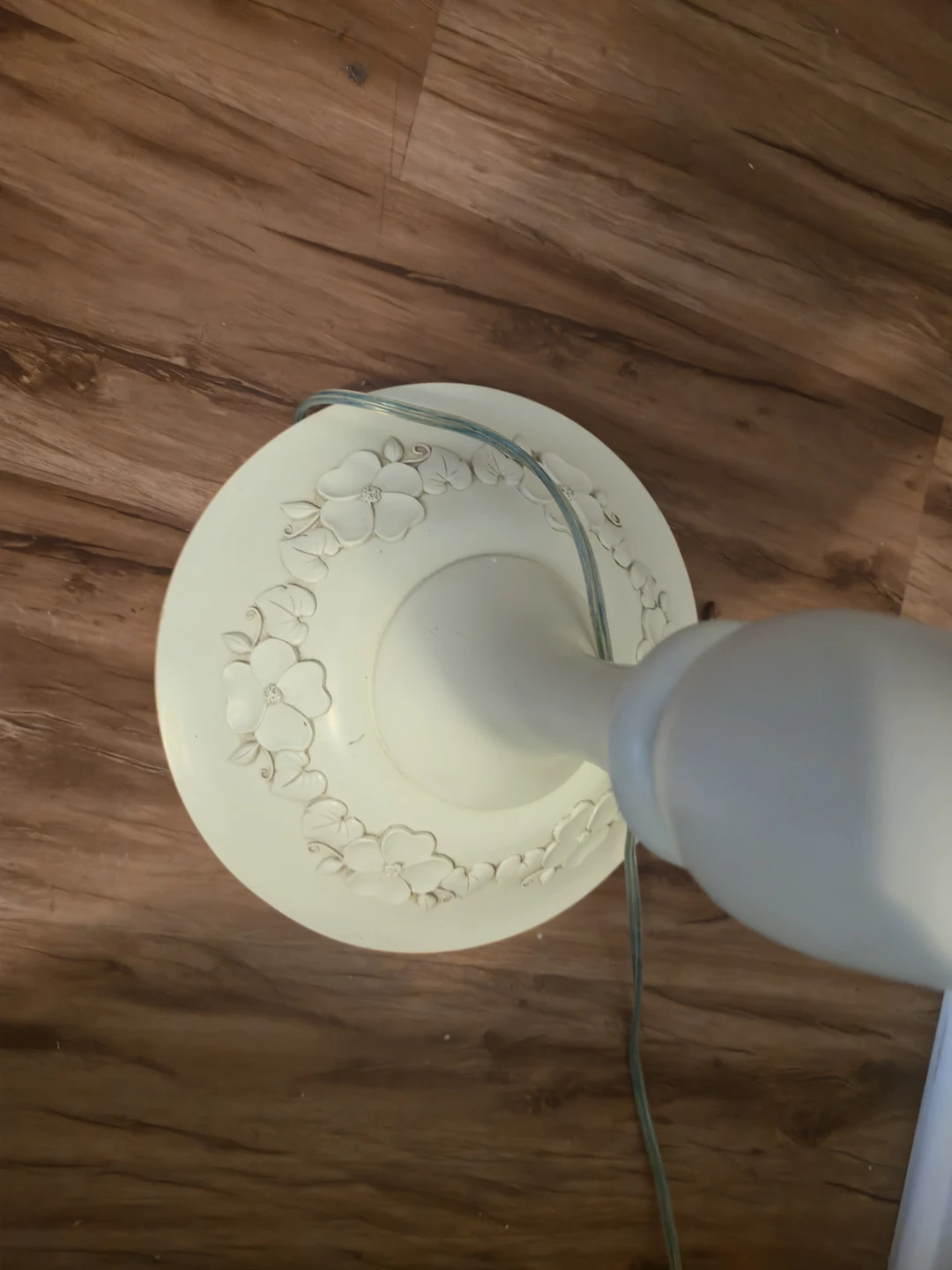 Cream Floor Lamp with Floral Base - photo 3
