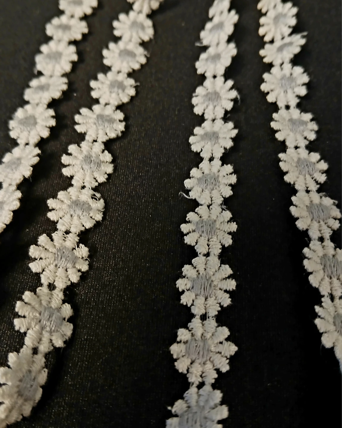 White Daisy Trim Ribbon - 8 feets - photo 3