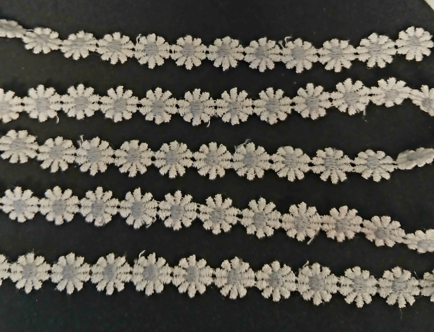White Daisy Trim Ribbon - 8 feets - photo 4