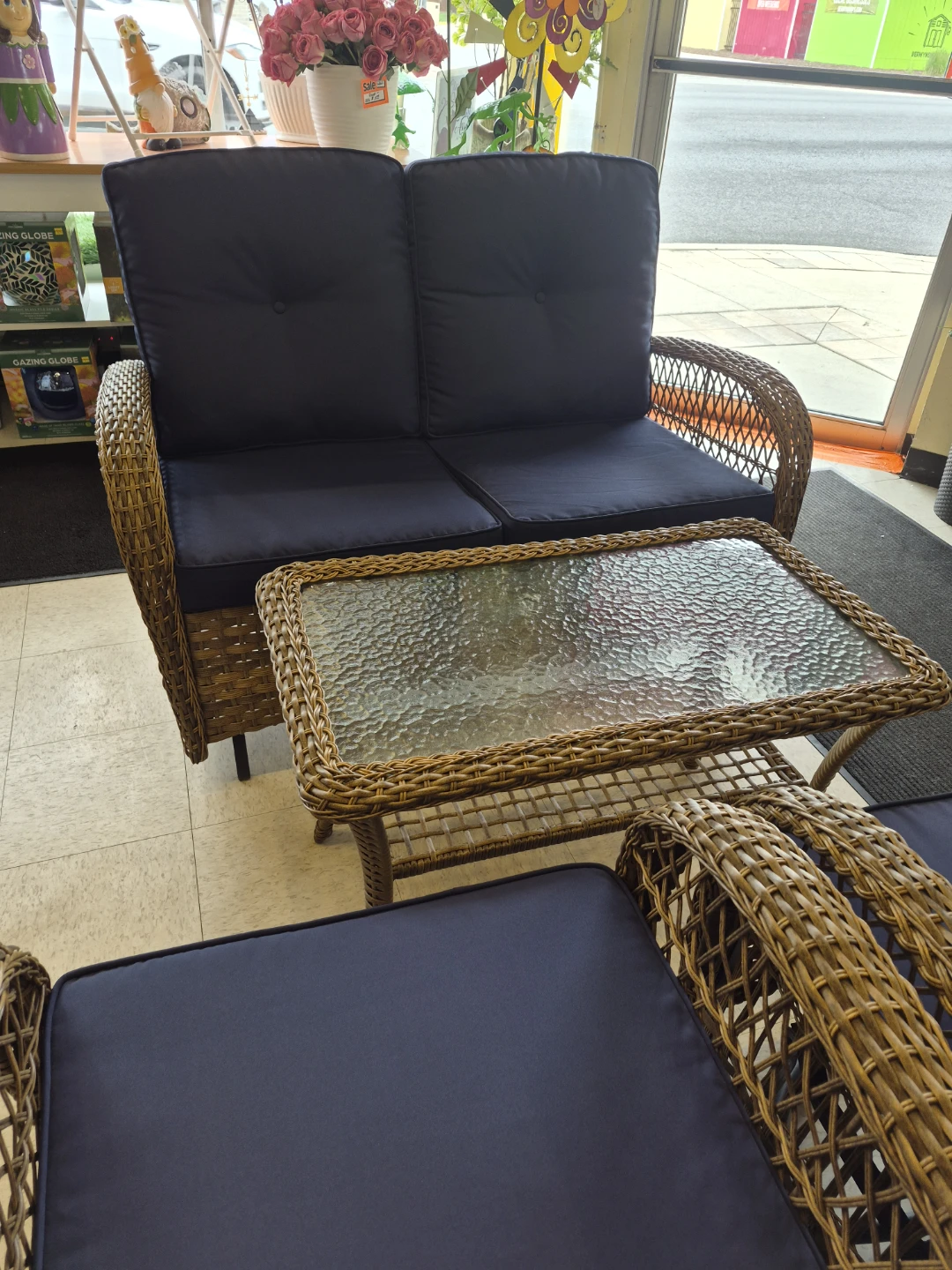 New 4 piece Wicker patio set with navy cushions - photo 4