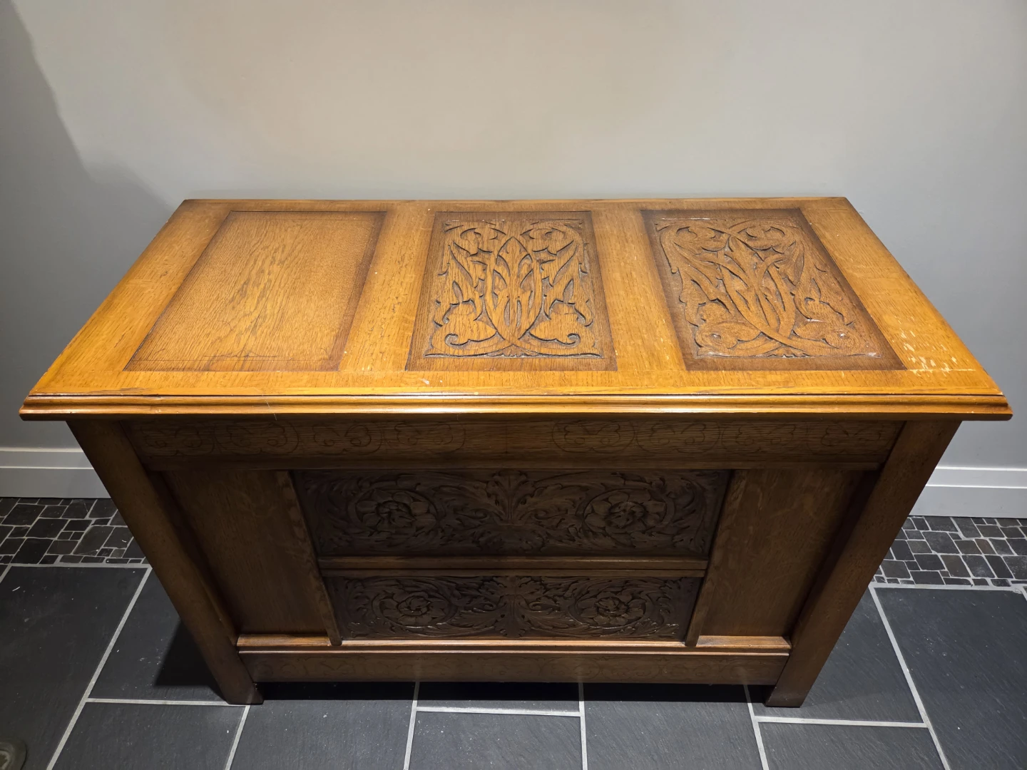Antique Oak Chest with Carvings - photo 2