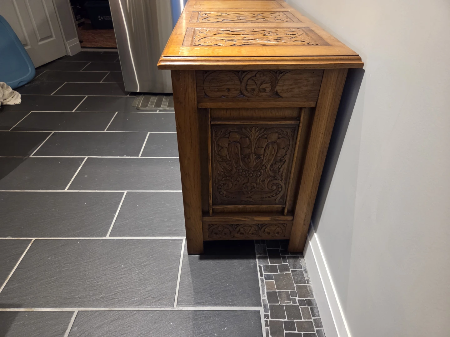 Antique Oak Chest with Carvings - photo 3