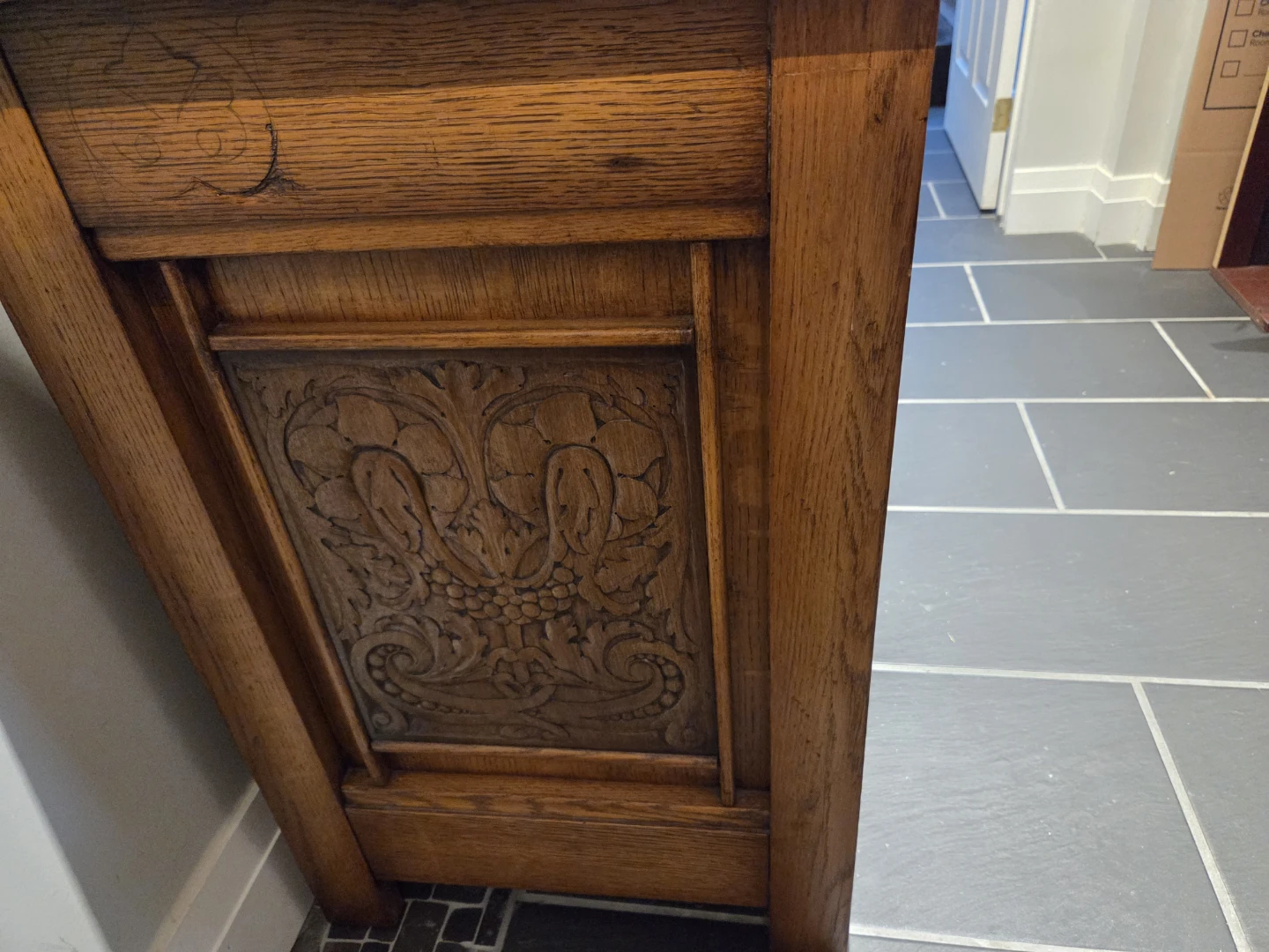 Antique Oak Chest with Carvings - photo 4