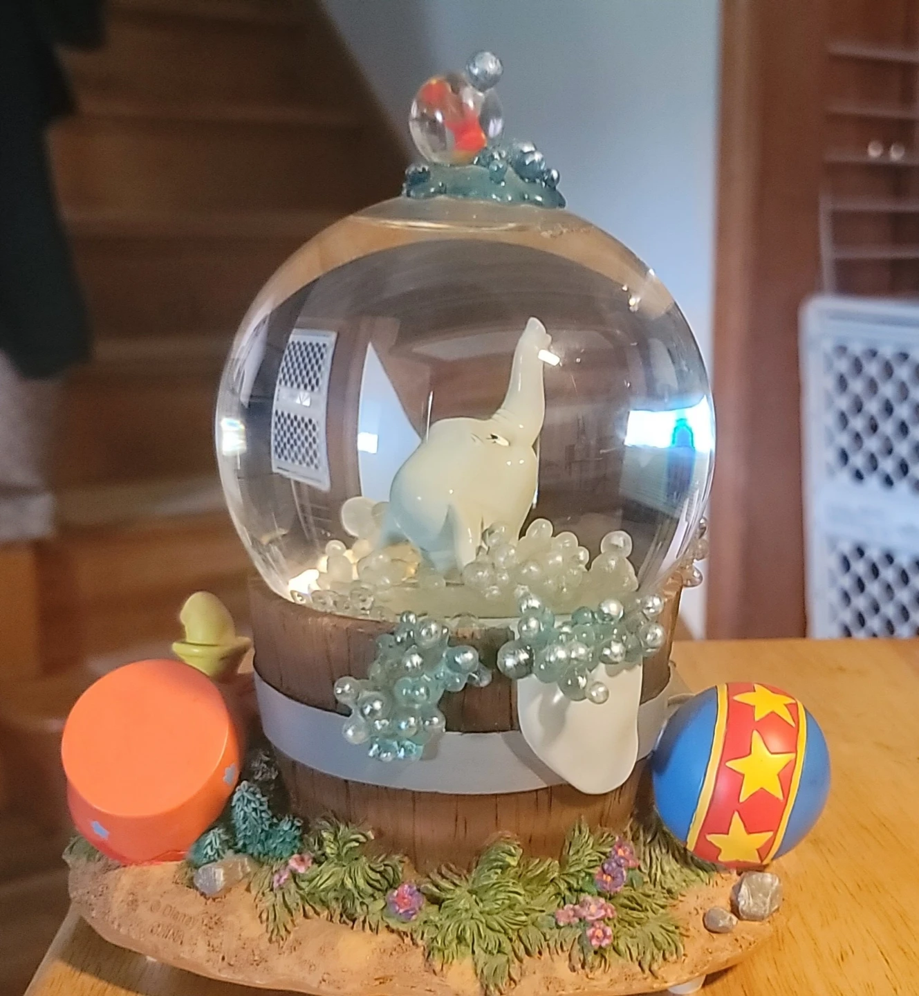 Retired Disney Dumbo Musical Snow Globe – 9" Tall - photo 2