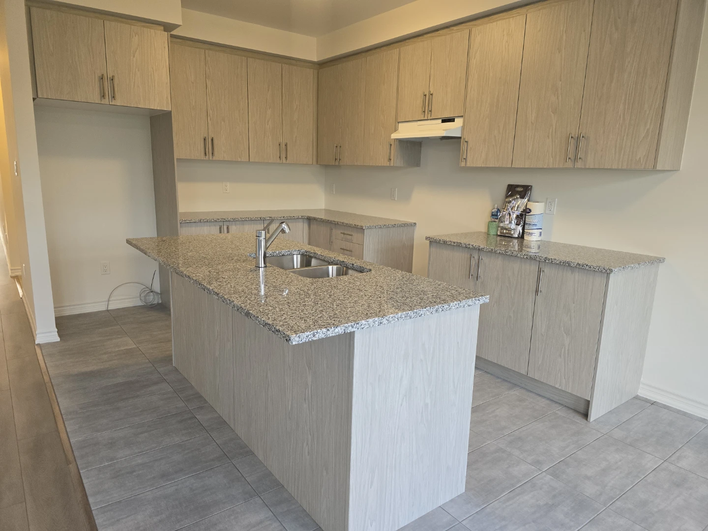 Private room for Rent – Newly Built Home in Cobourg - photo 3