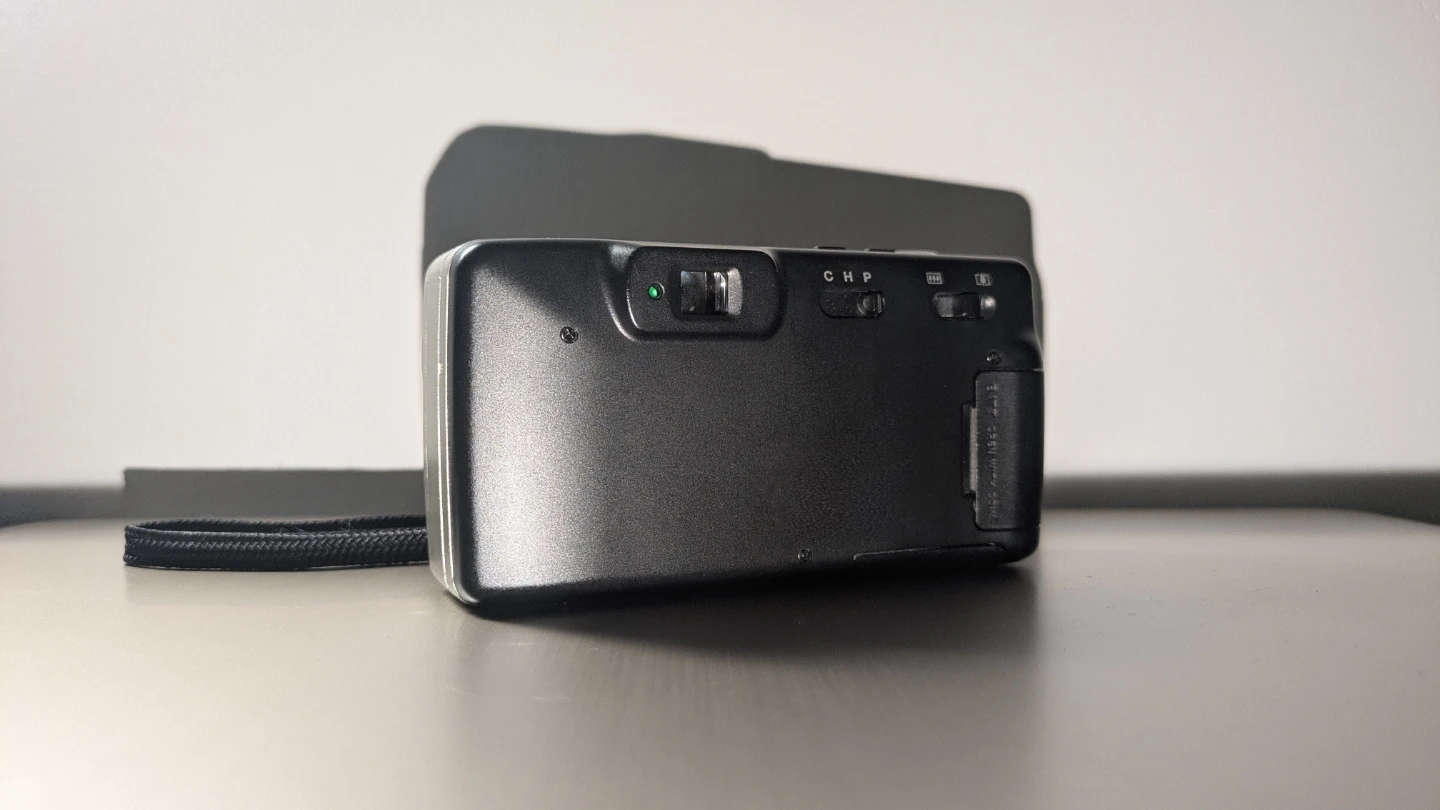 Canon ELPH 260Z Point and Shoot Camera - photo 2