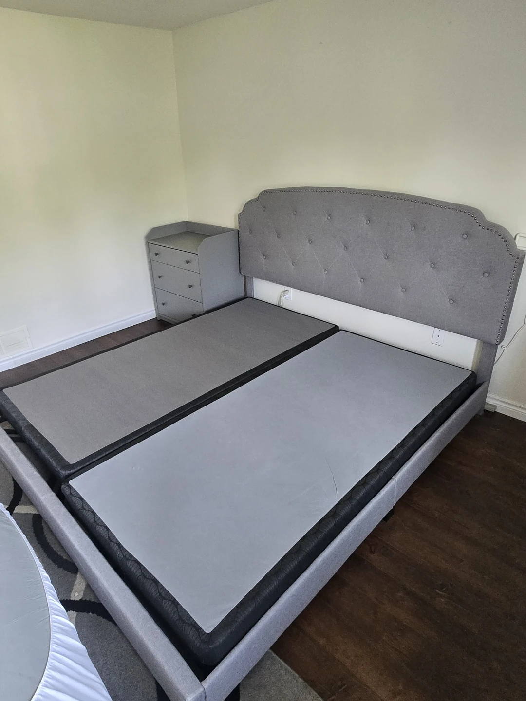King Bed Frame - Gret with Tufted Headboard, box springs - photo 3