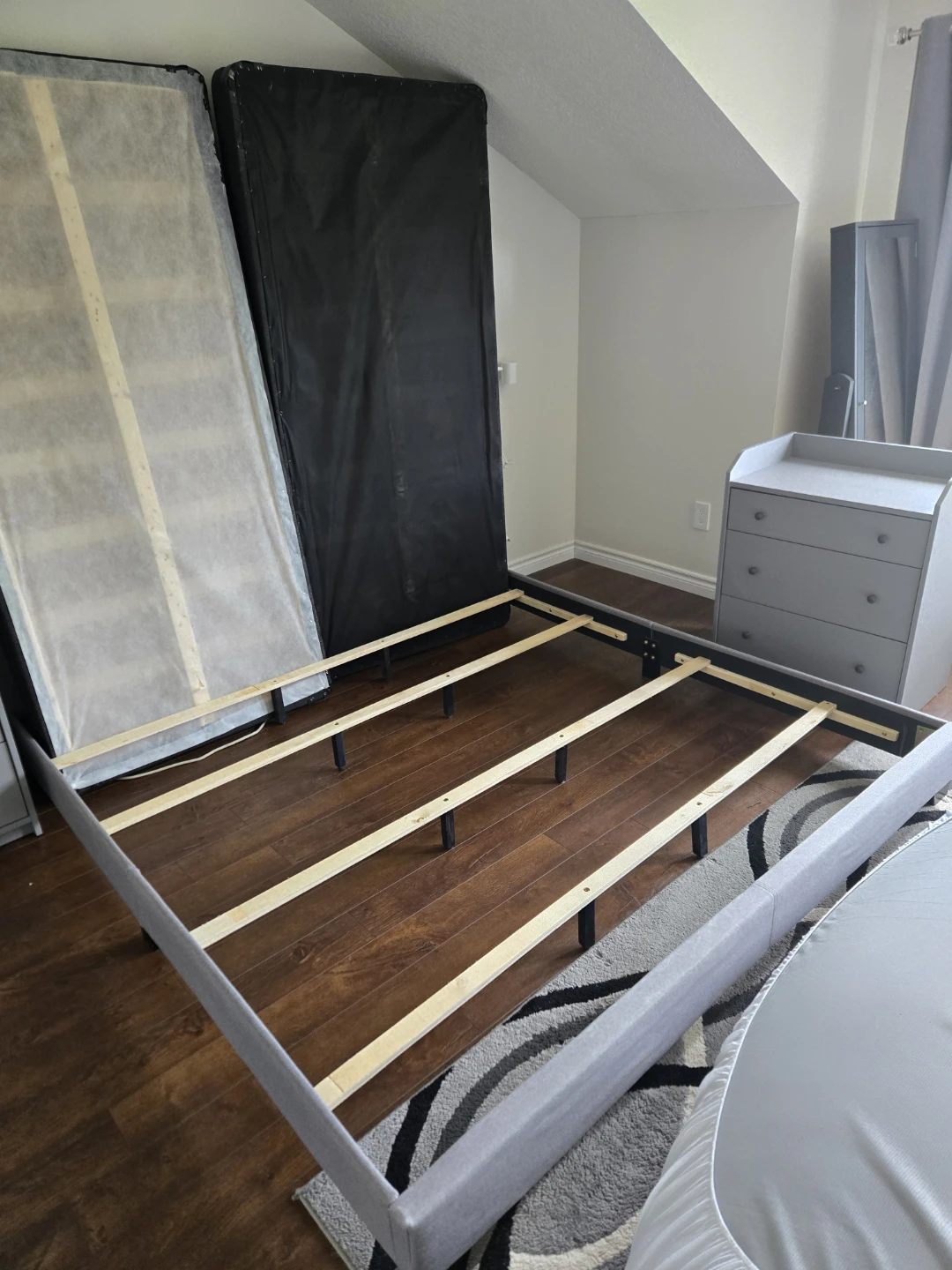 King Bed Frame - Gret with Tufted Headboard, box springs - photo 4