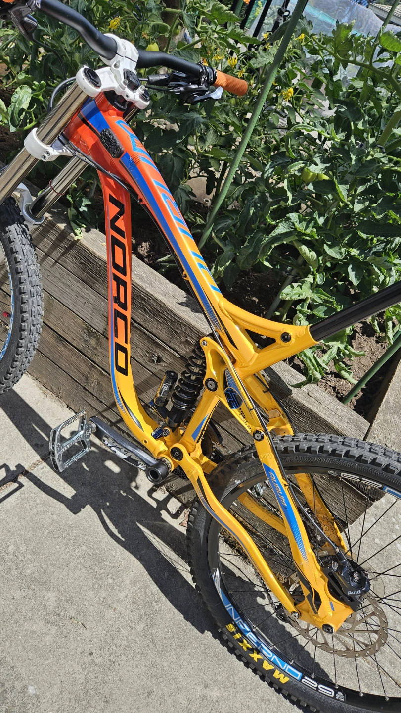 Norco Aurum Downhill Mountain Bike - photo 3