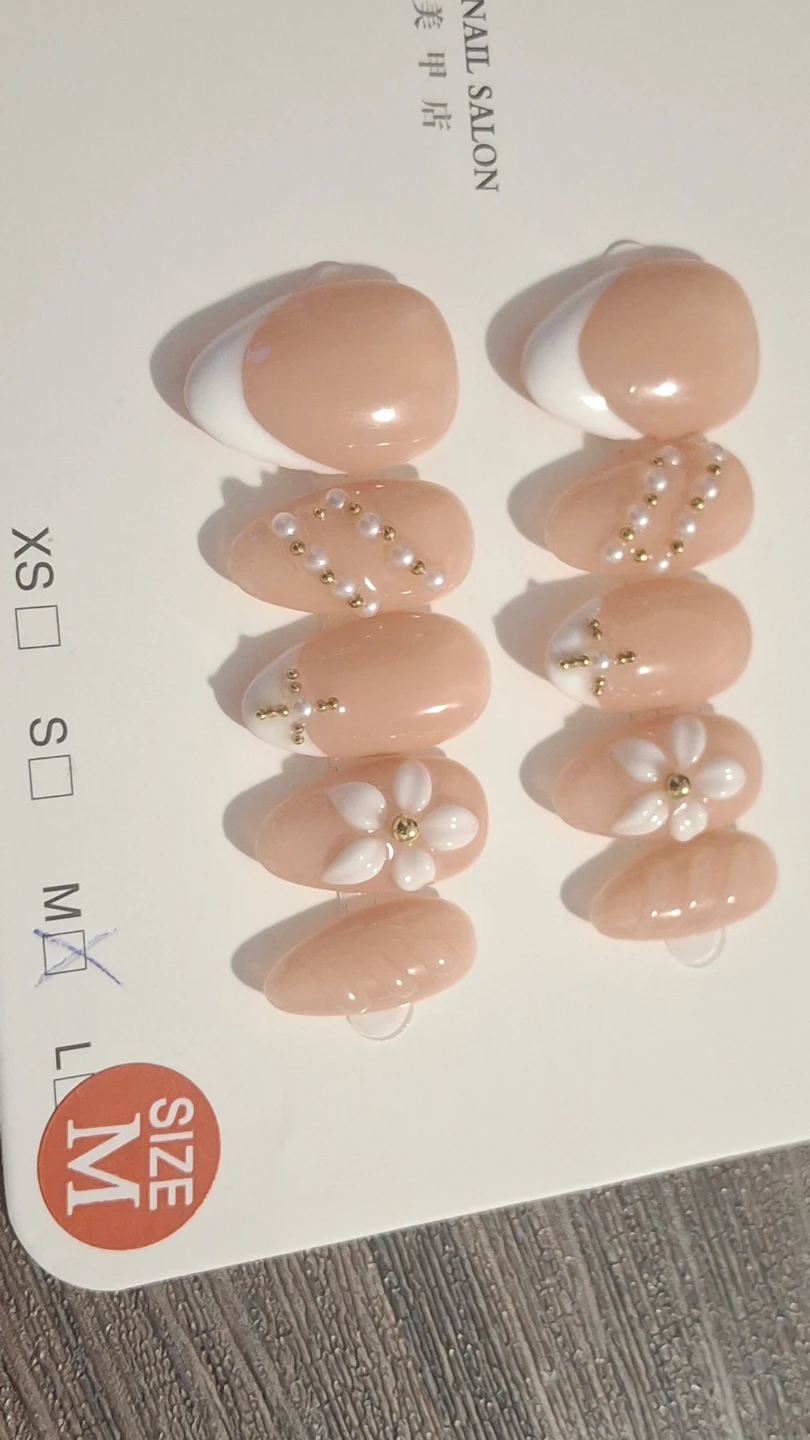 Medium Press-On Nails with Flower and Pearl Design - photo 2