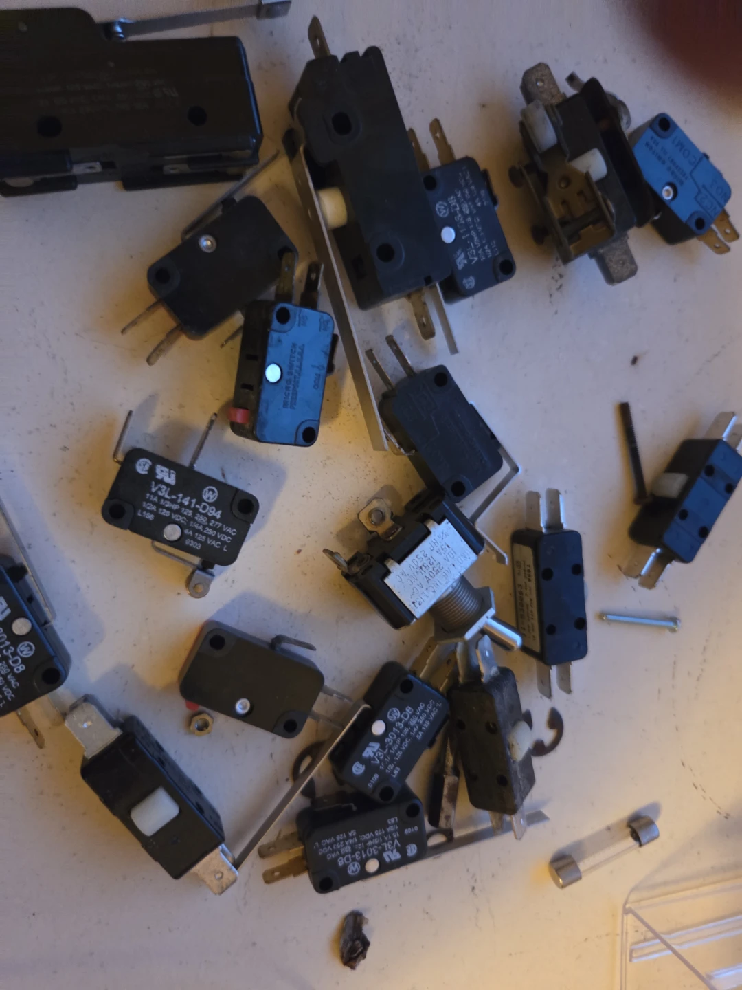 ASSORTED MICRO SWITCHES