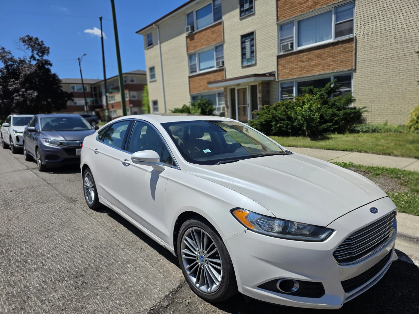 White Ford Fusion Sedan - photo 2