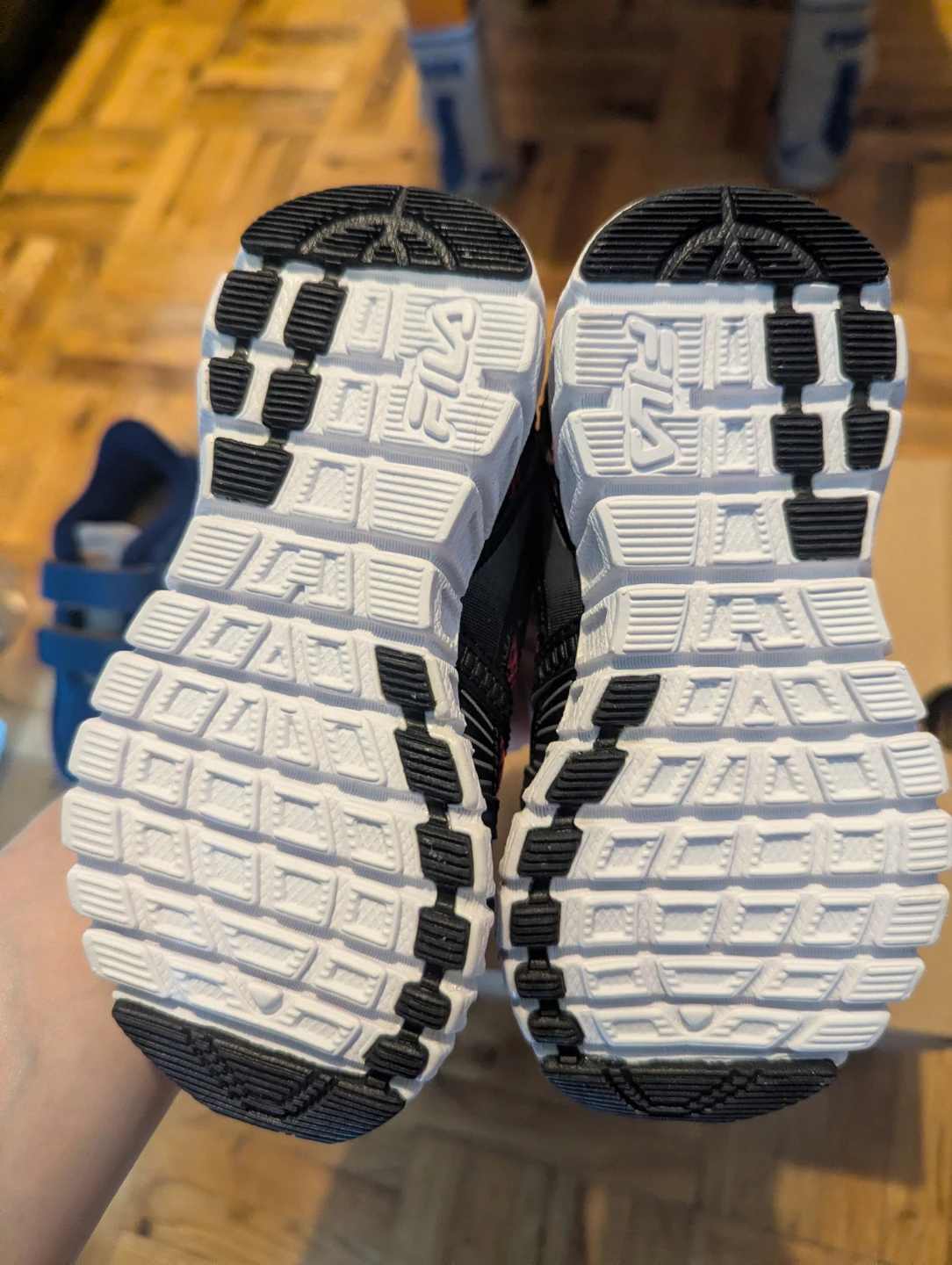 Fila little Kids Running Shoes Size 7 - photo 2