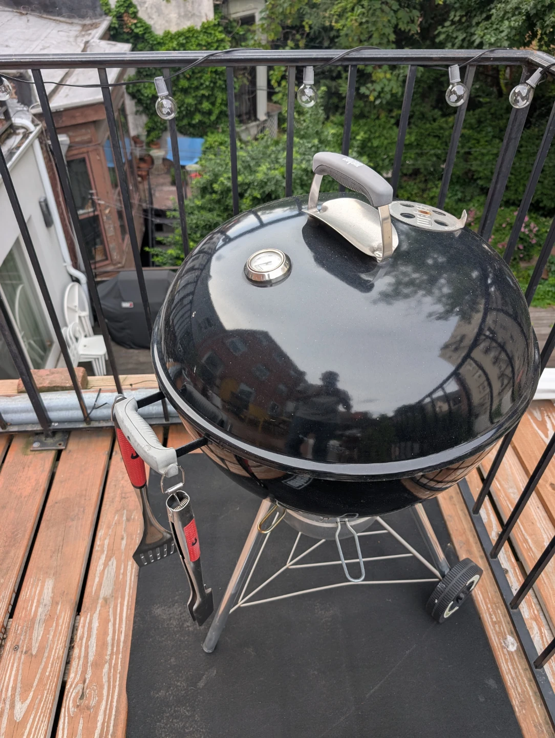 22” Original Kettle® Premium Charcoal Grill - photo 2