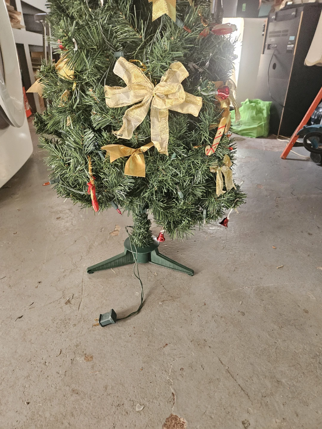 Pre-decorated Christmas Tree - photo 3