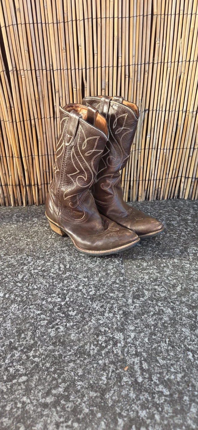 Brown Leather Cowboy Boots & Tan Suede Hat - photo 2