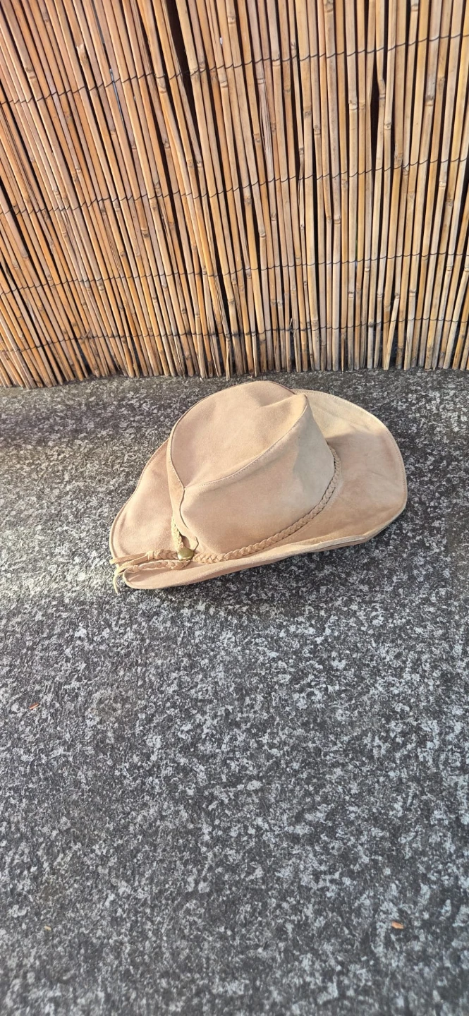 Brown Leather Cowboy Boots & Tan Suede Hat - photo 3