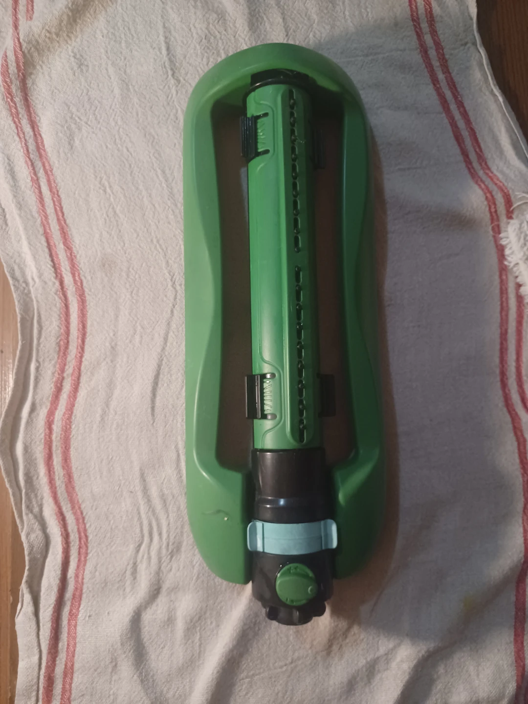 Green oscillating sprinkler