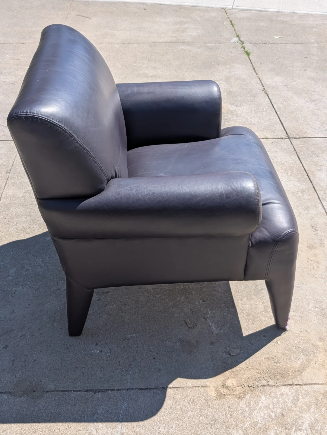 Dark Purple Leather Armchair - photo 3