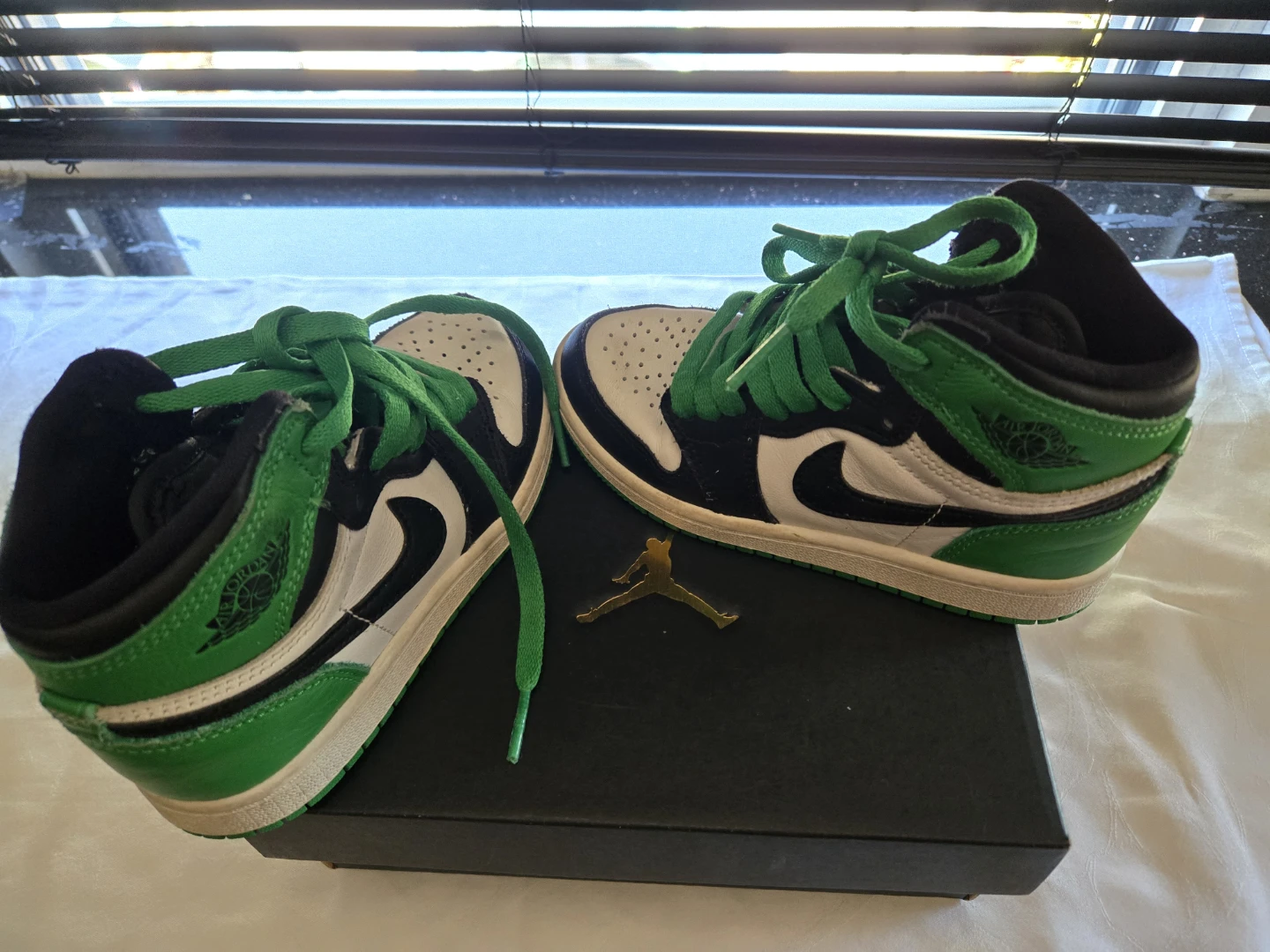 Jordan 1 sneakers for kids - photo 2