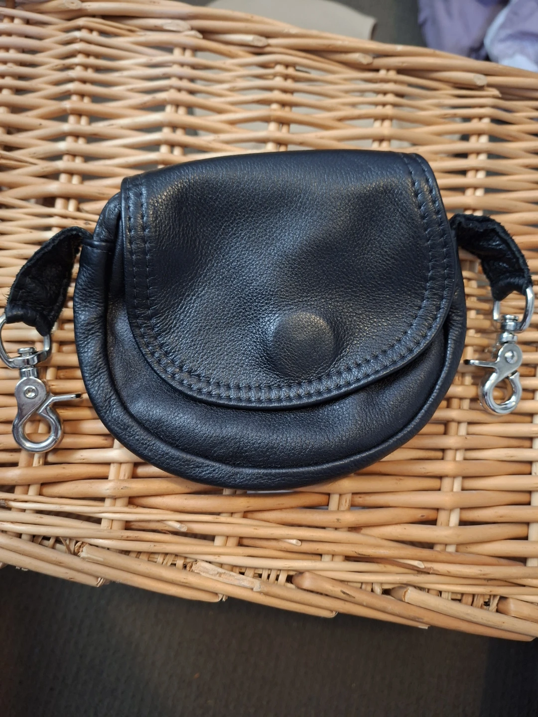 Talisman Black Leather Belt Pouch