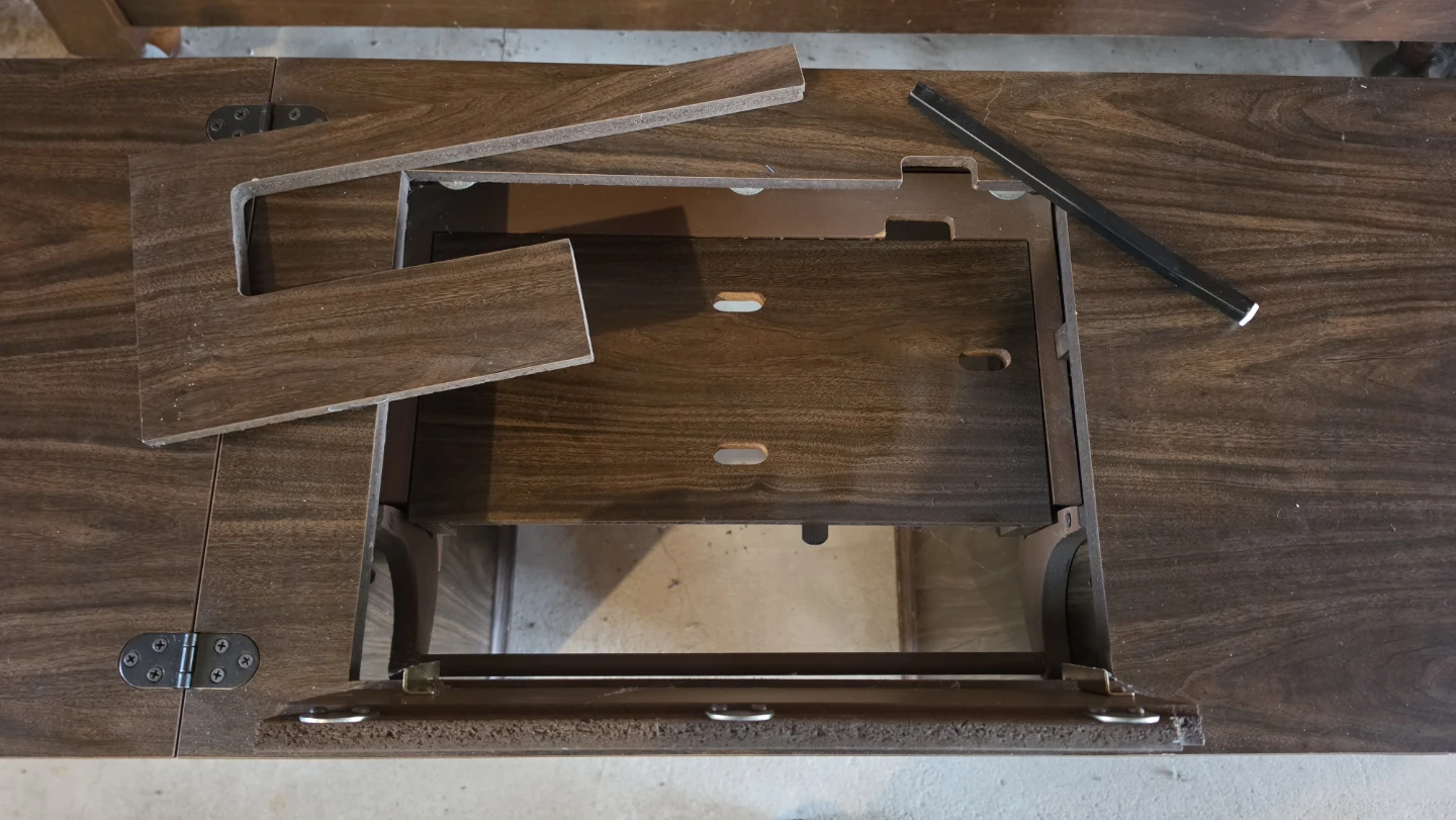 Vintage Drop Leaf Sewing Machine Table - photo 3