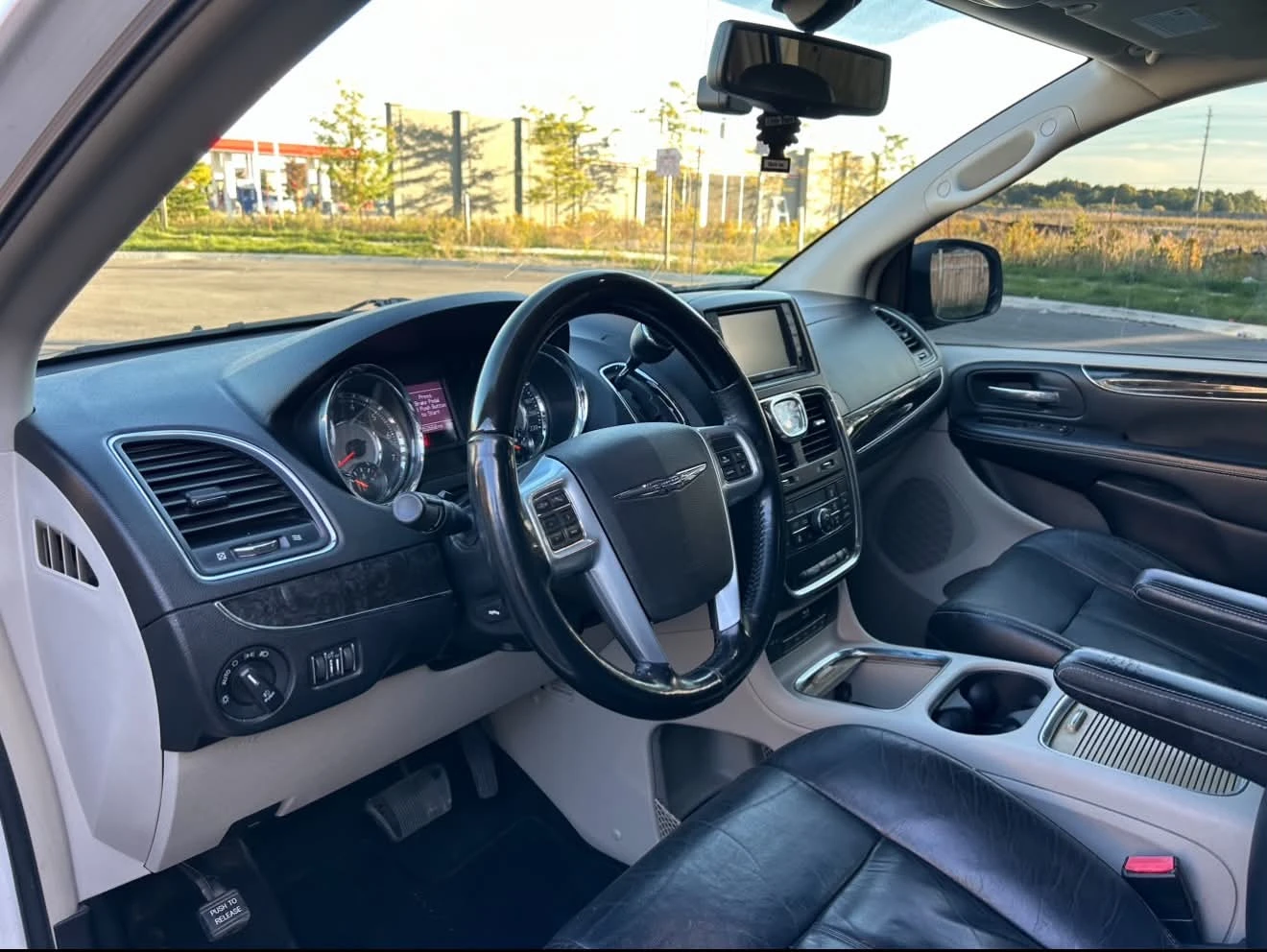 Chrysler Town & Country Van - photo 5
