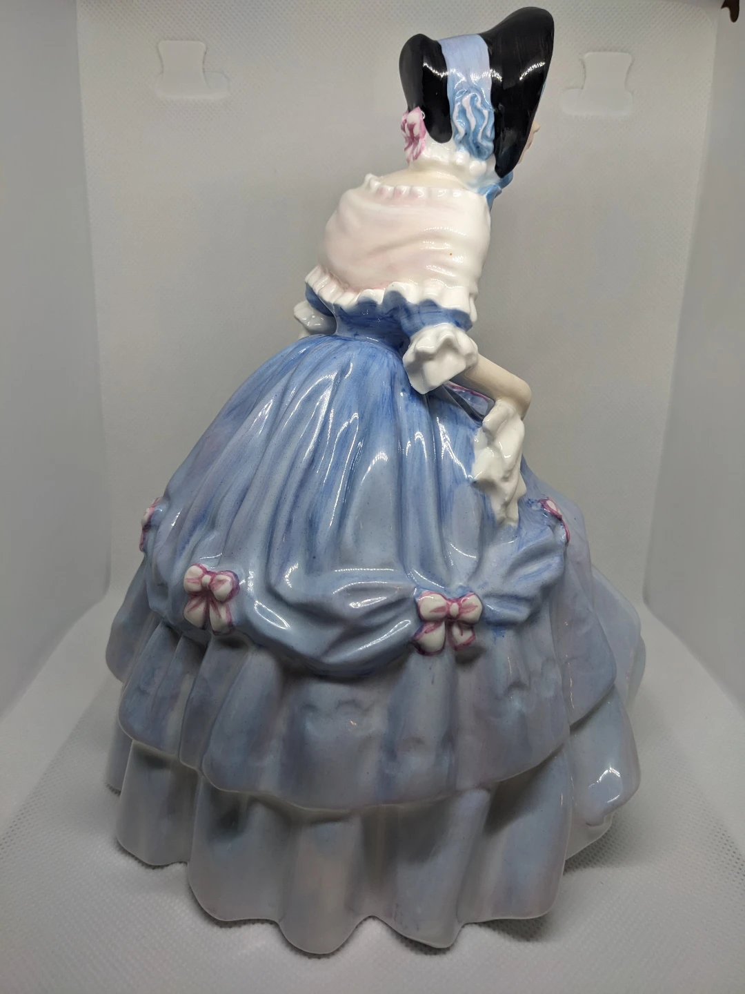Royal Doulton "Alice" Vintage Figure - photo 3