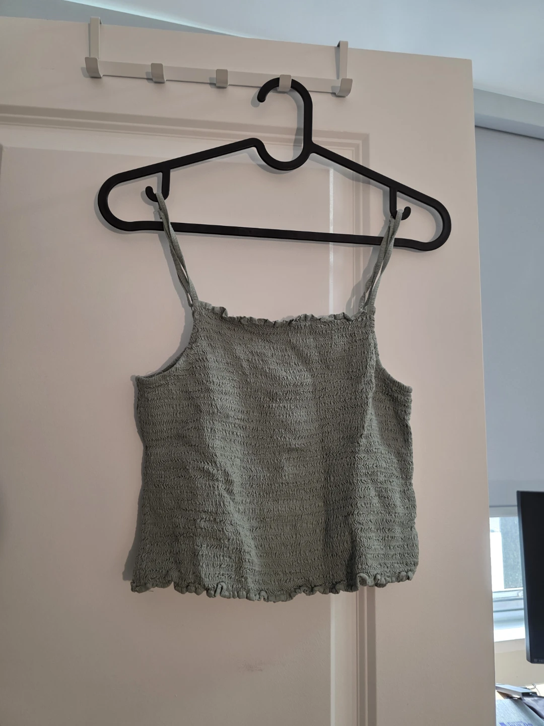 Green sleeveless crop top