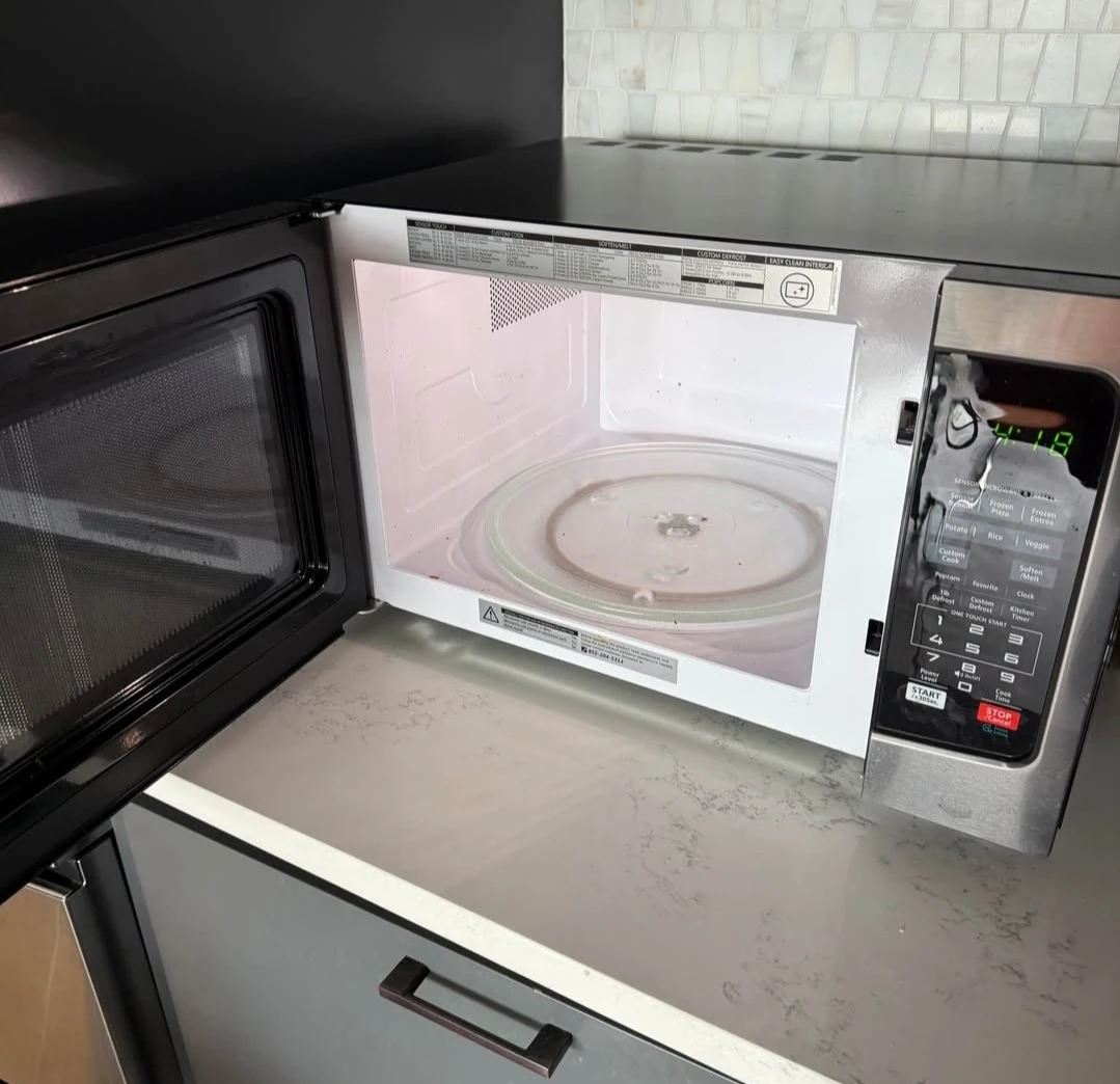 Toshiba Stainless Steel Microwave - photo 2