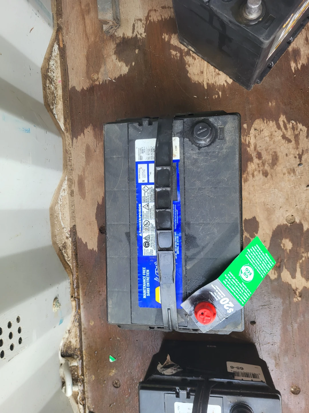 Battery for vehicles trucks cars $$75 good conditions - photo 3