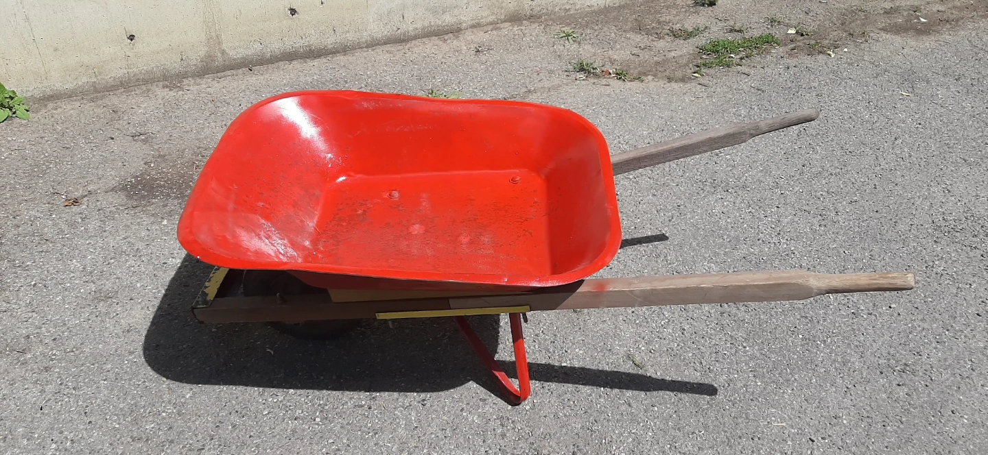 Red Deluxe Garden Wheelbarrow