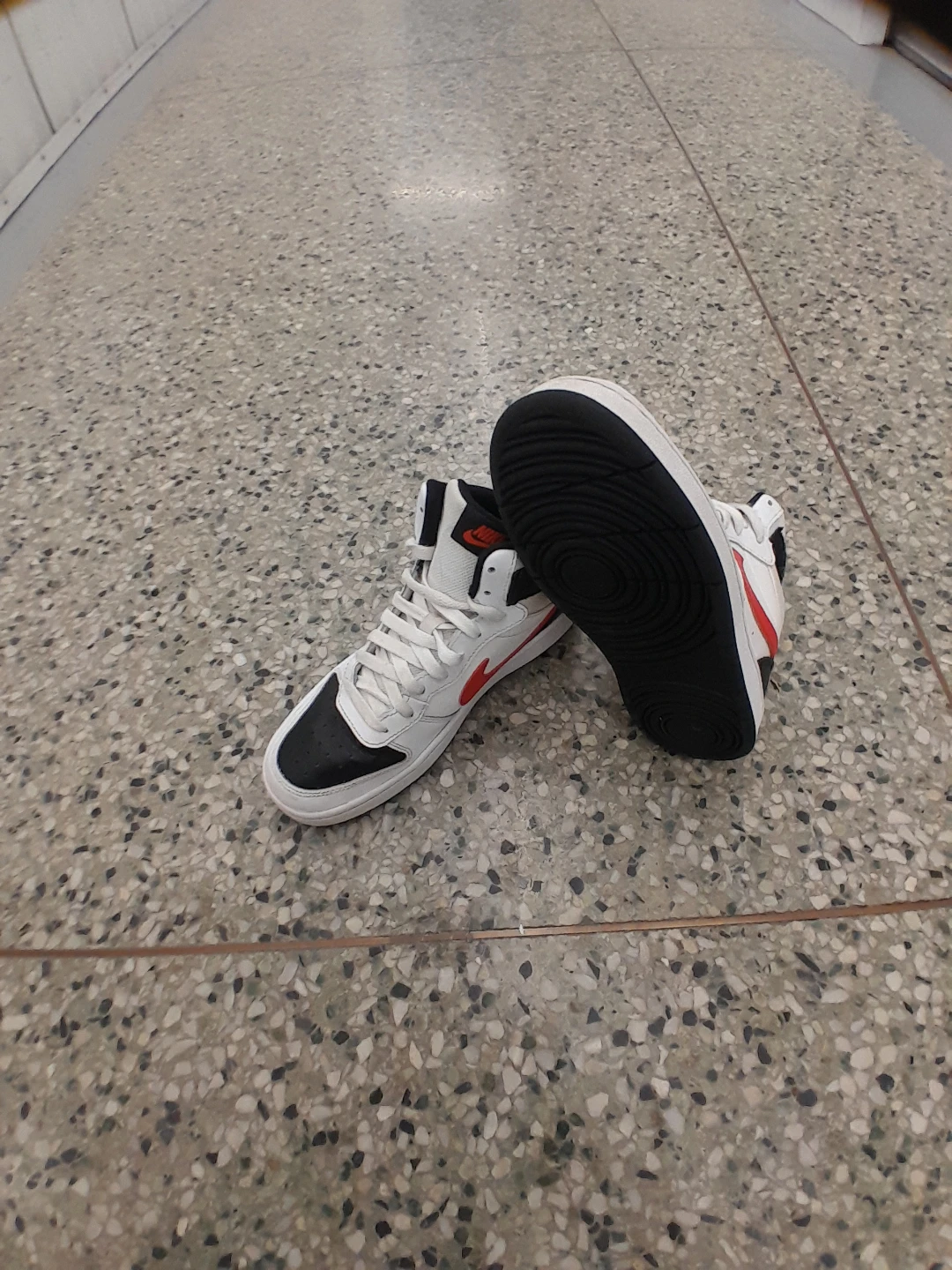 Nike High-Top Sneakers boys Size 6 - photo 5