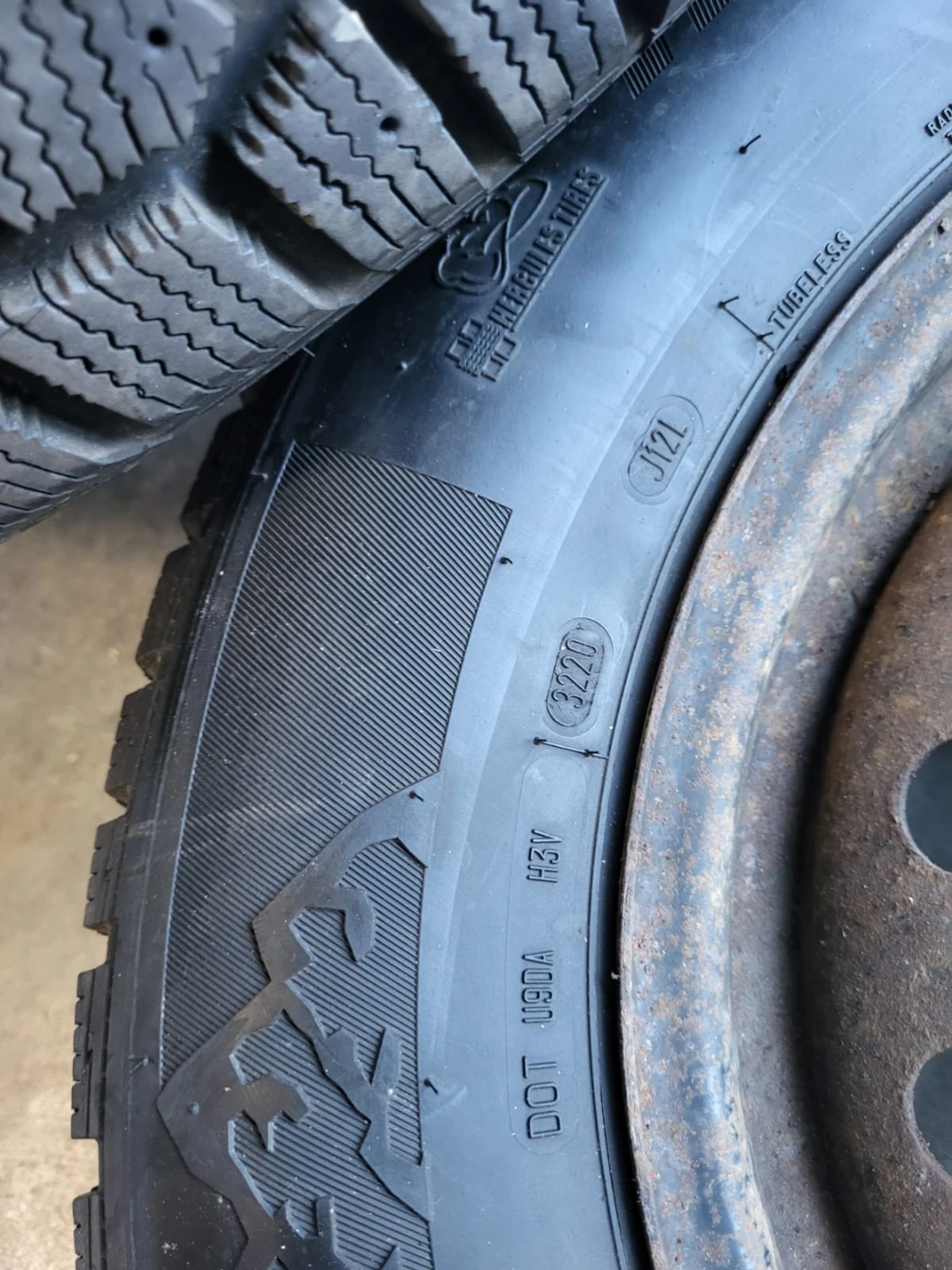 Set of four Hercules Avalanche RT winter tires - photo 4